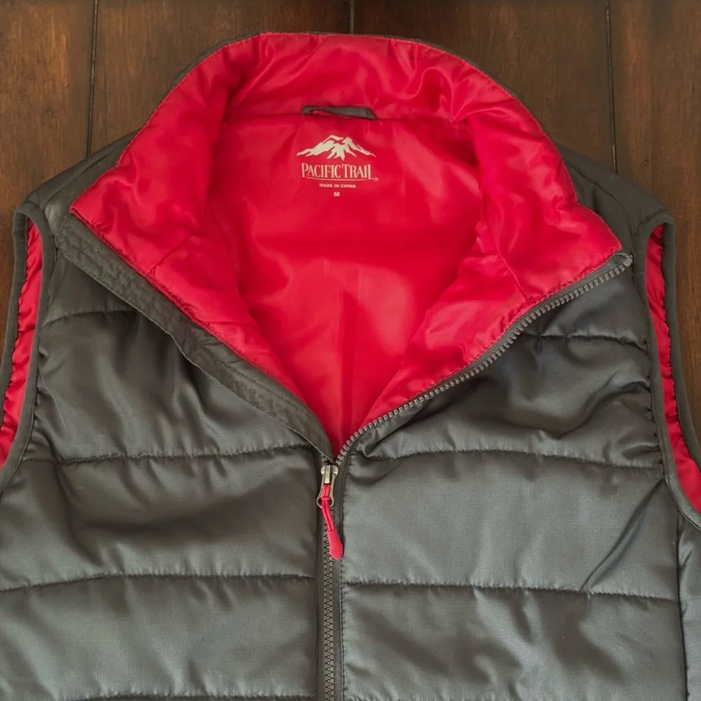 Men’s Gray and Red Puffer Vest Medium